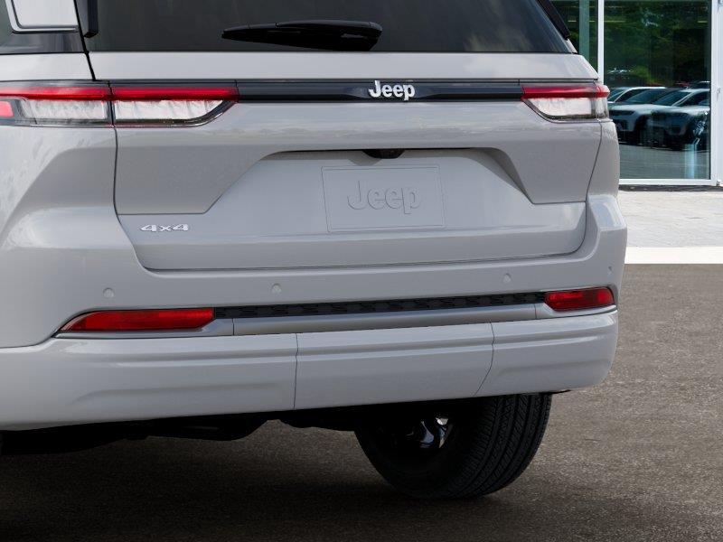 New 2026 Bright White Clear-Coat Exterior Paint Jeep Limited Reserve image 13