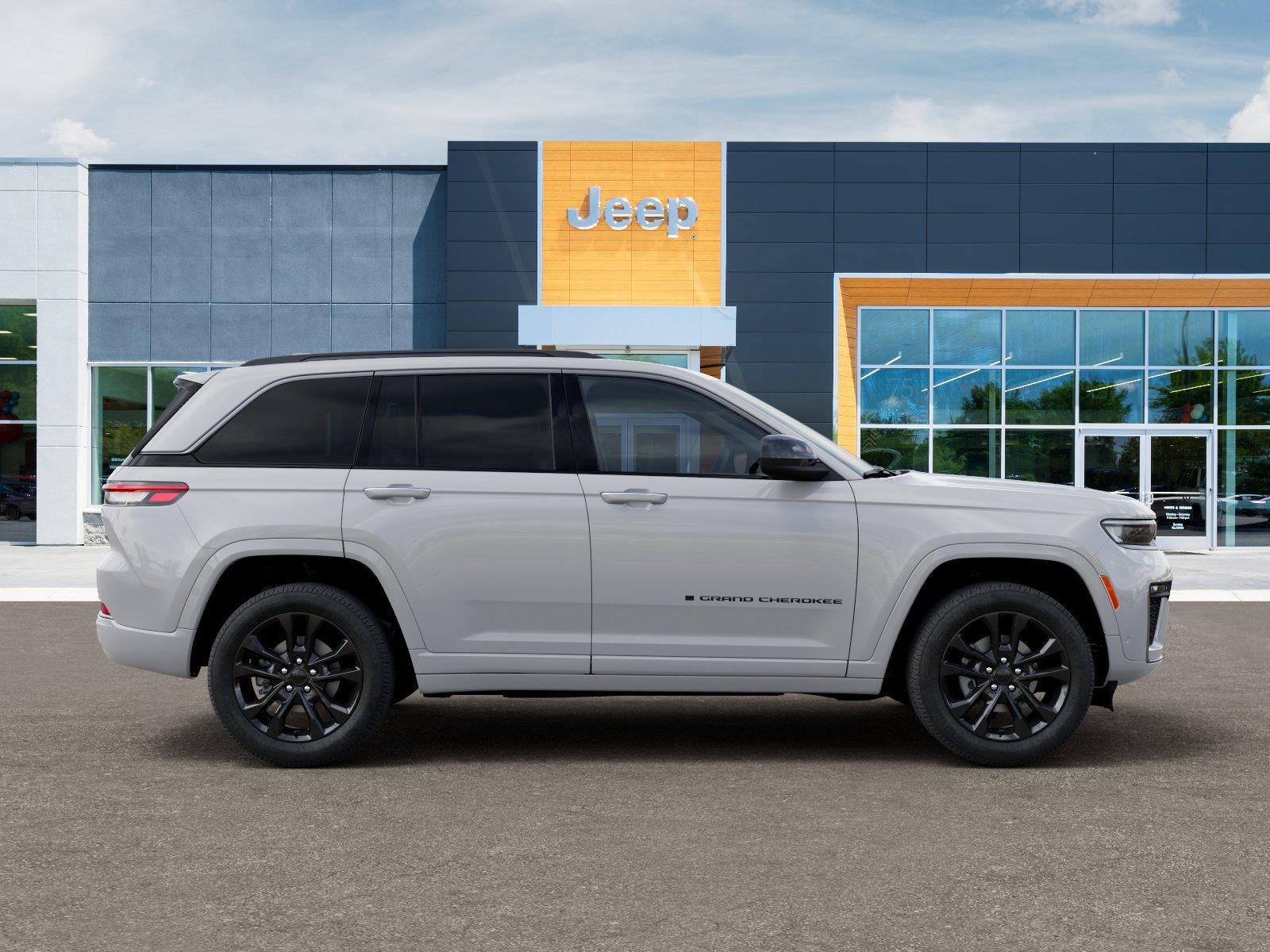 New 2026 Bright White Clear-Coat Exterior Paint Jeep Limited Reserve image 21