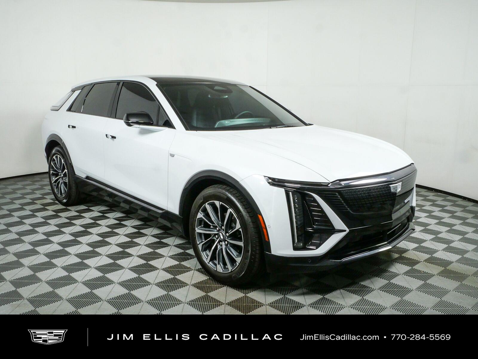 Vibrant White Tricoat 2026 Cadillac LYRIQ SUV / Crossover Rear-Wheel Drive Automatic