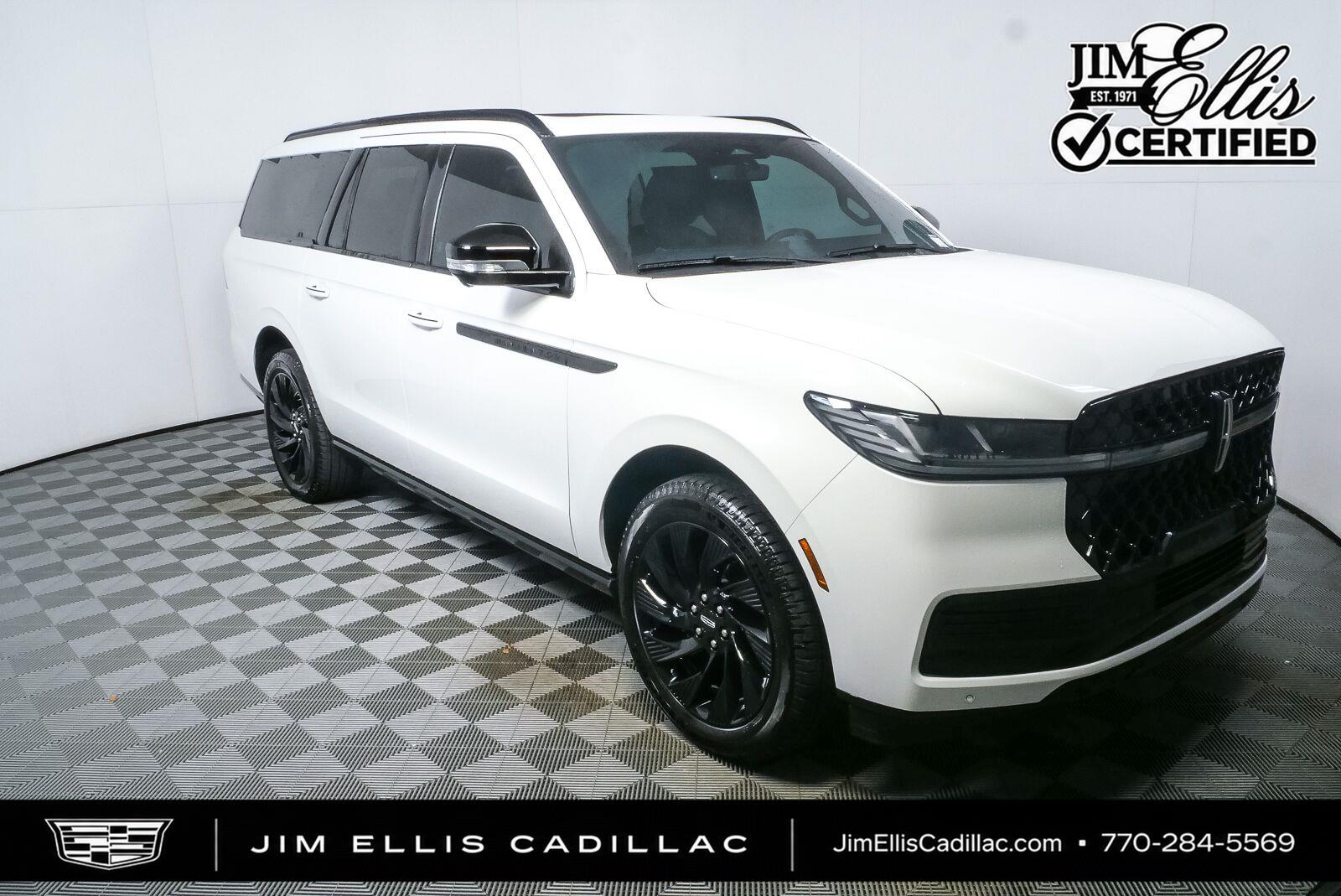 Pristine White Metallic Tri-Coat 2026 Lincoln Navigator SUV / Crossover Four-Wheel Drive Automatic