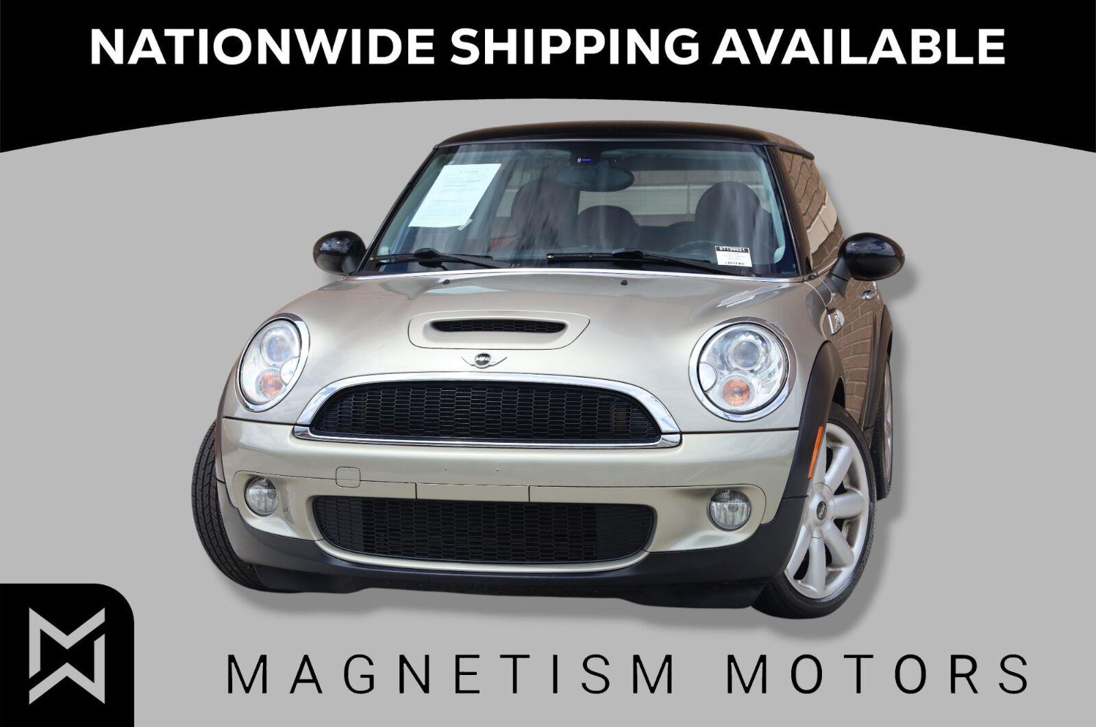 Sparkling Silver Metallic 2009 MINI Cooper Hatchback Front-Wheel Drive Manual
