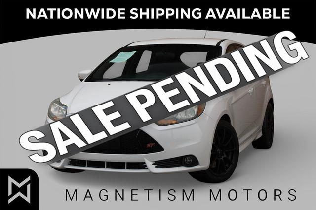 Oxford White 2014 Ford Focus Hatchback Front-Wheel Drive 6-Speed Manual
