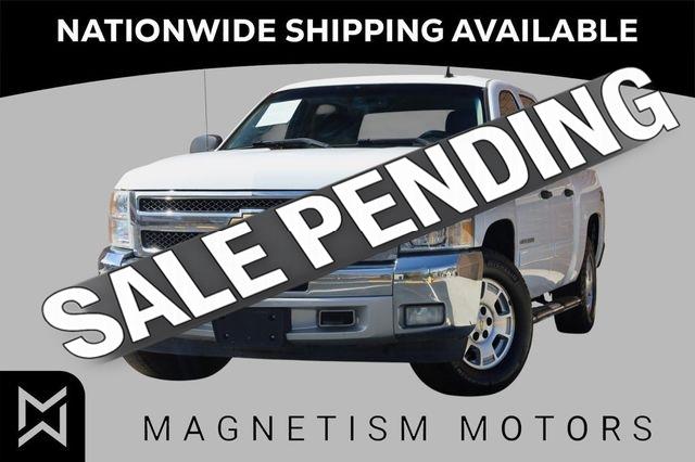 Summit White 2013 Chevrolet Silverado 1500 Pickup Truck Four-Wheel Drive Automatic