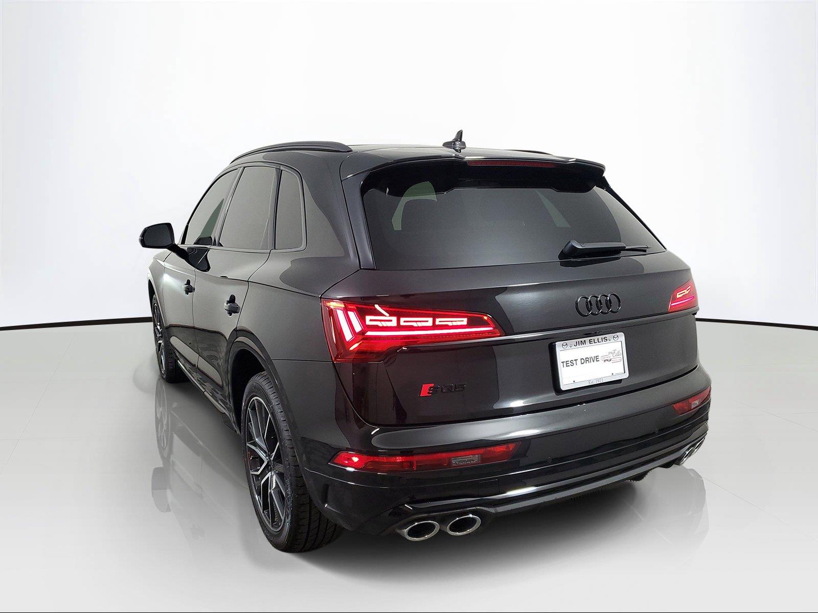 View vehicle photo 4