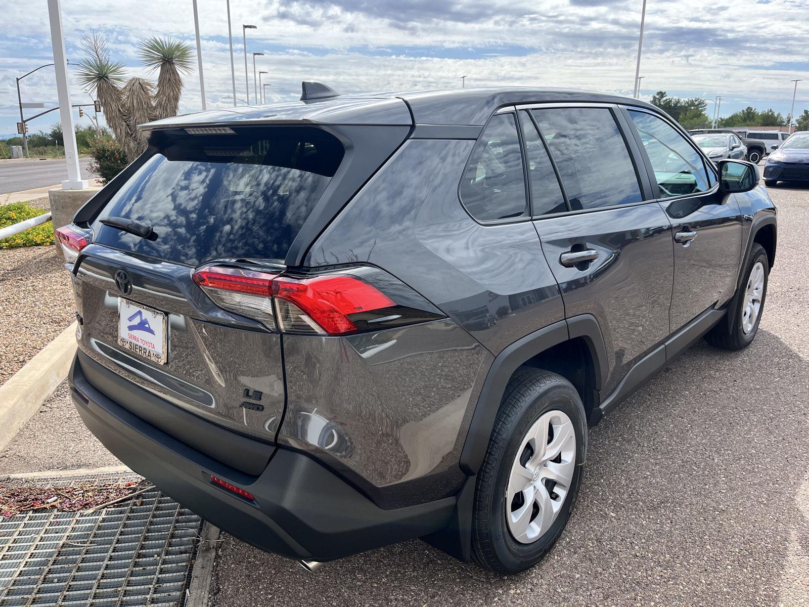 2025 Toyota RAV4 LE photo 4