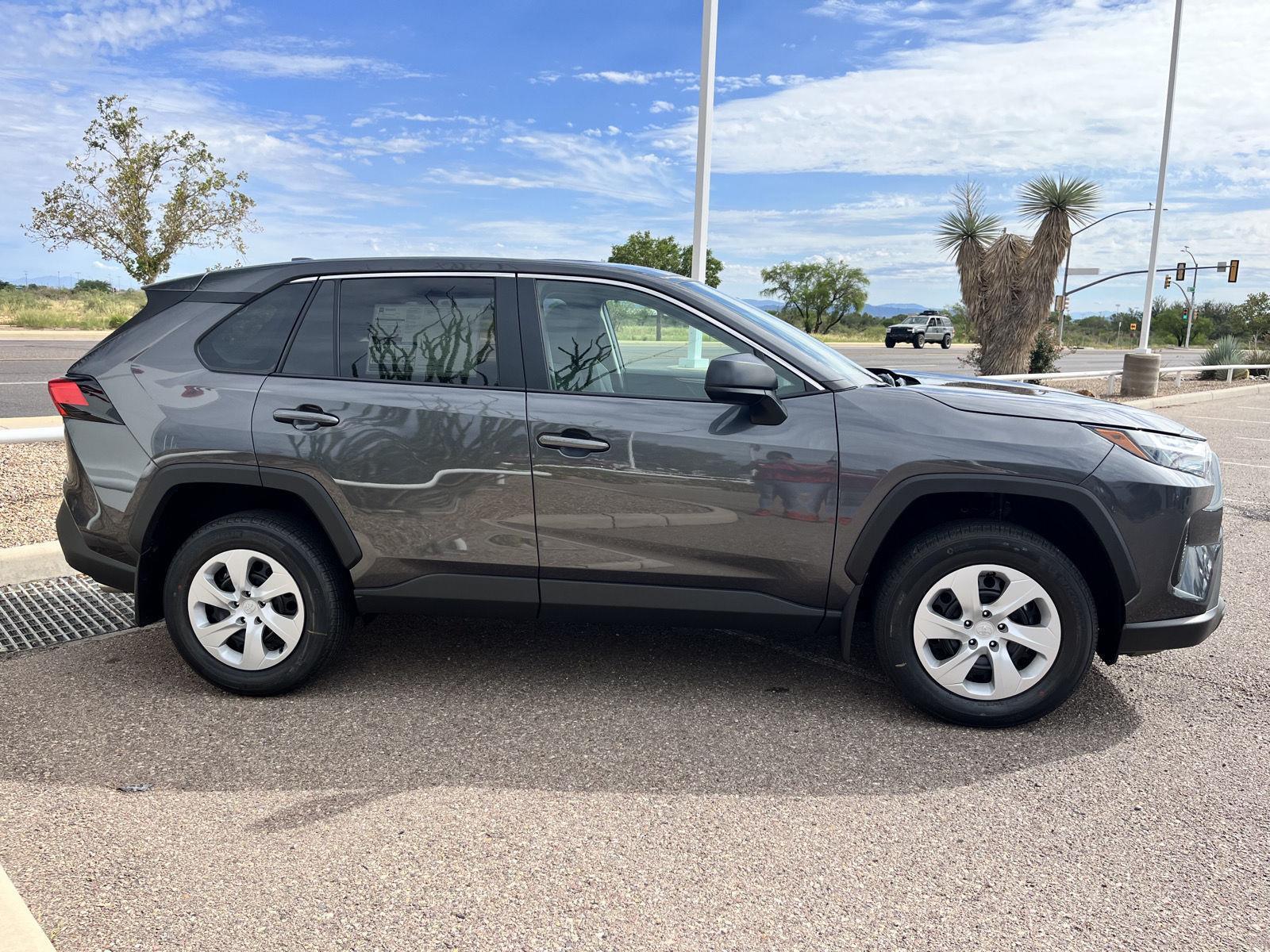 2025 Toyota RAV4 LE photo 5