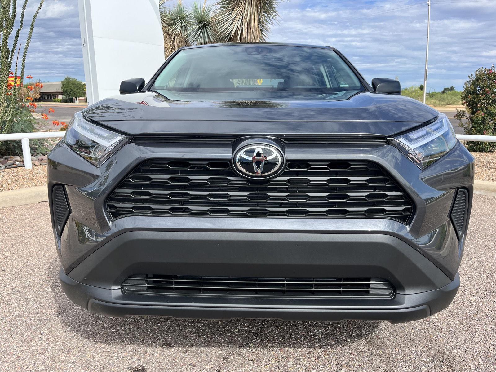 2025 Toyota RAV4 LE photo 8