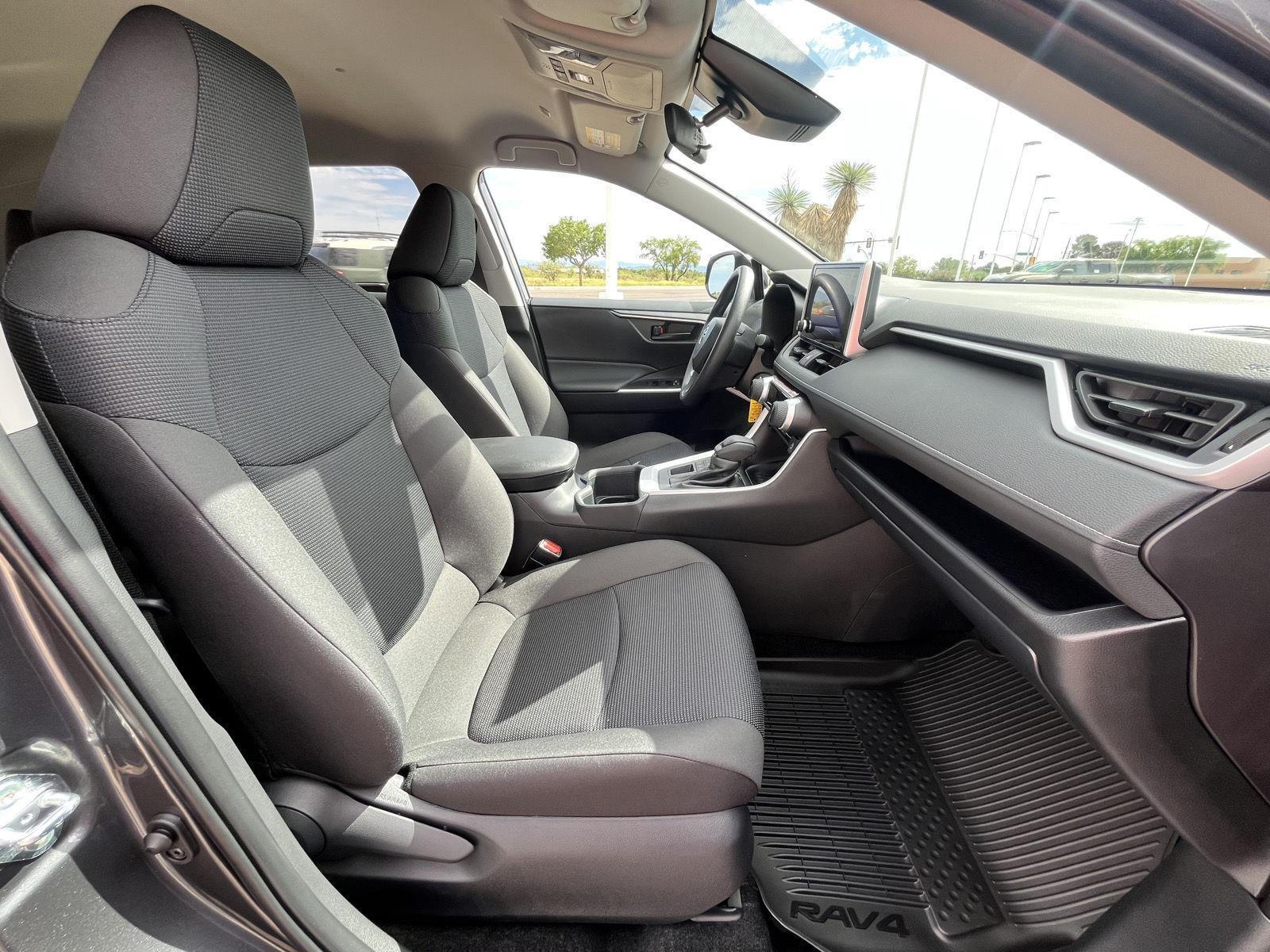 2025 Toyota RAV4 LE photo 28