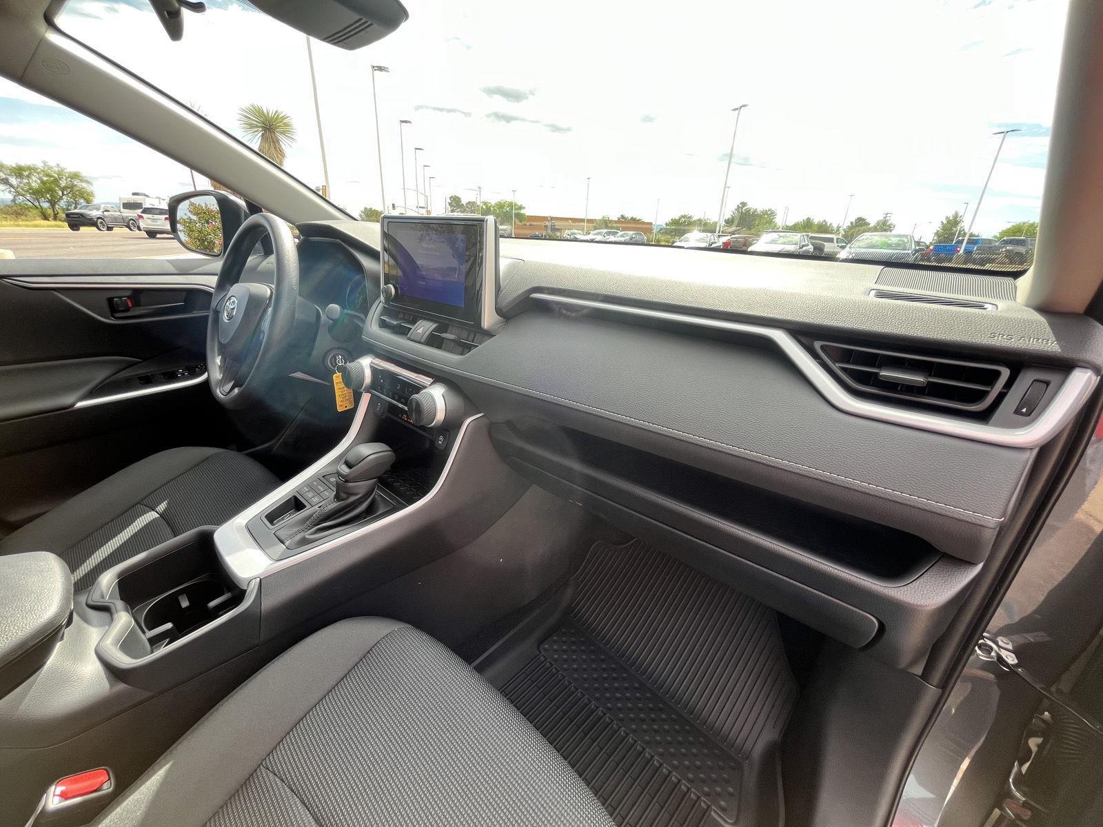 2025 Toyota RAV4 LE photo 29