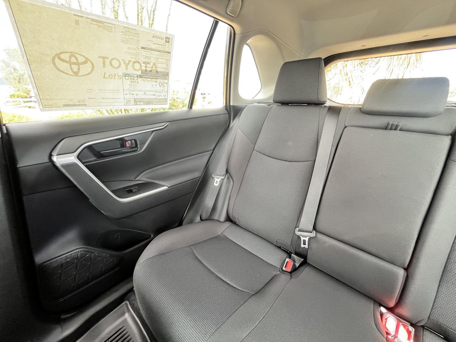 2025 Toyota RAV4 LE photo 32