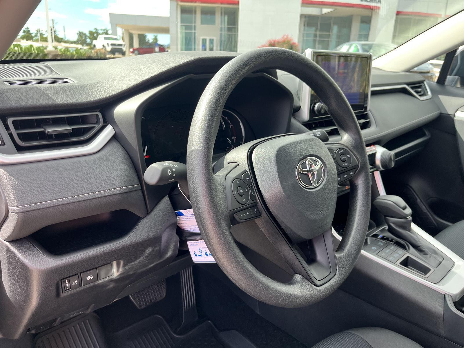 2025 Toyota RAV4 LE photo 33