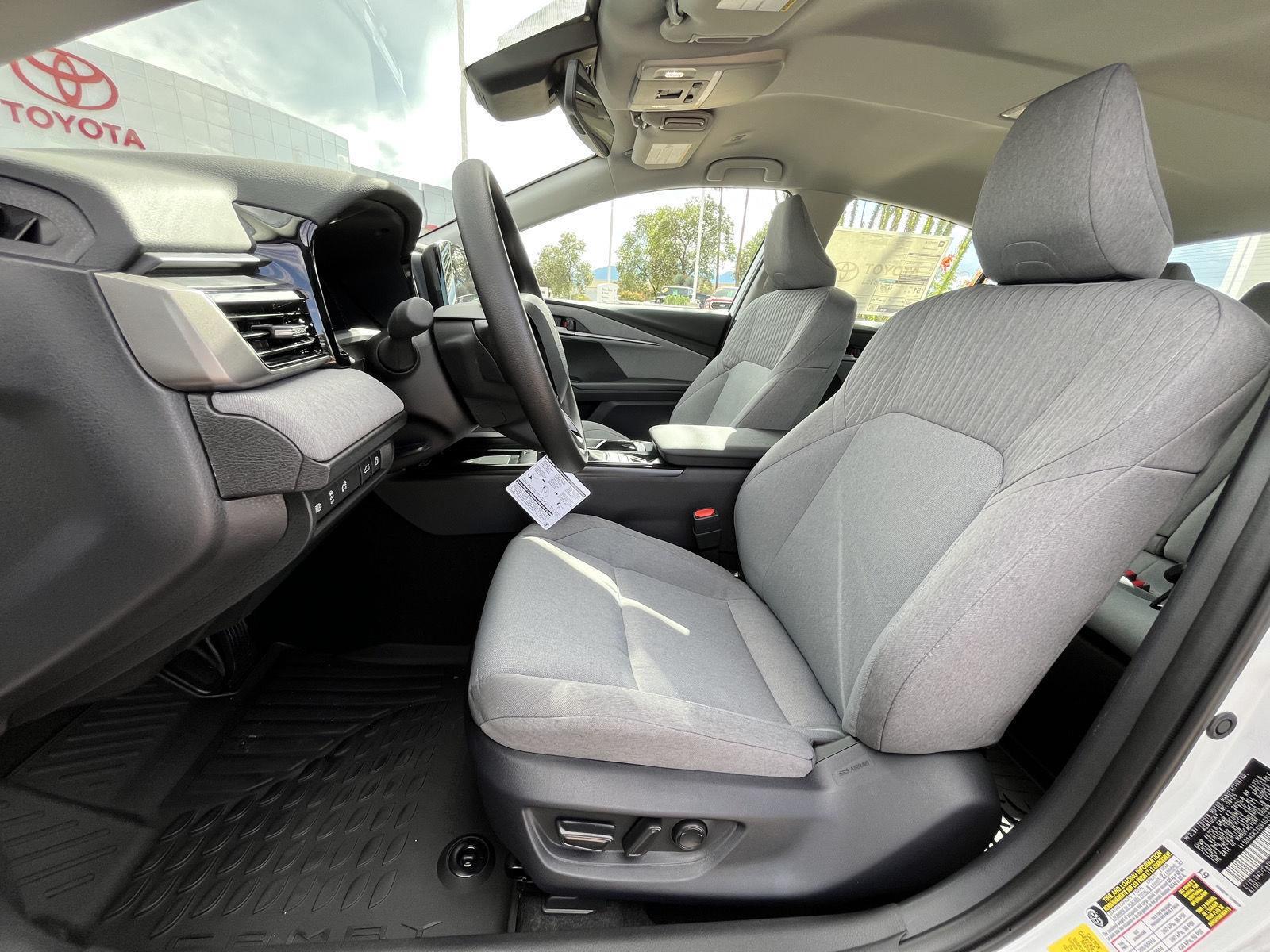 2025 Toyota Camry LE photo 14