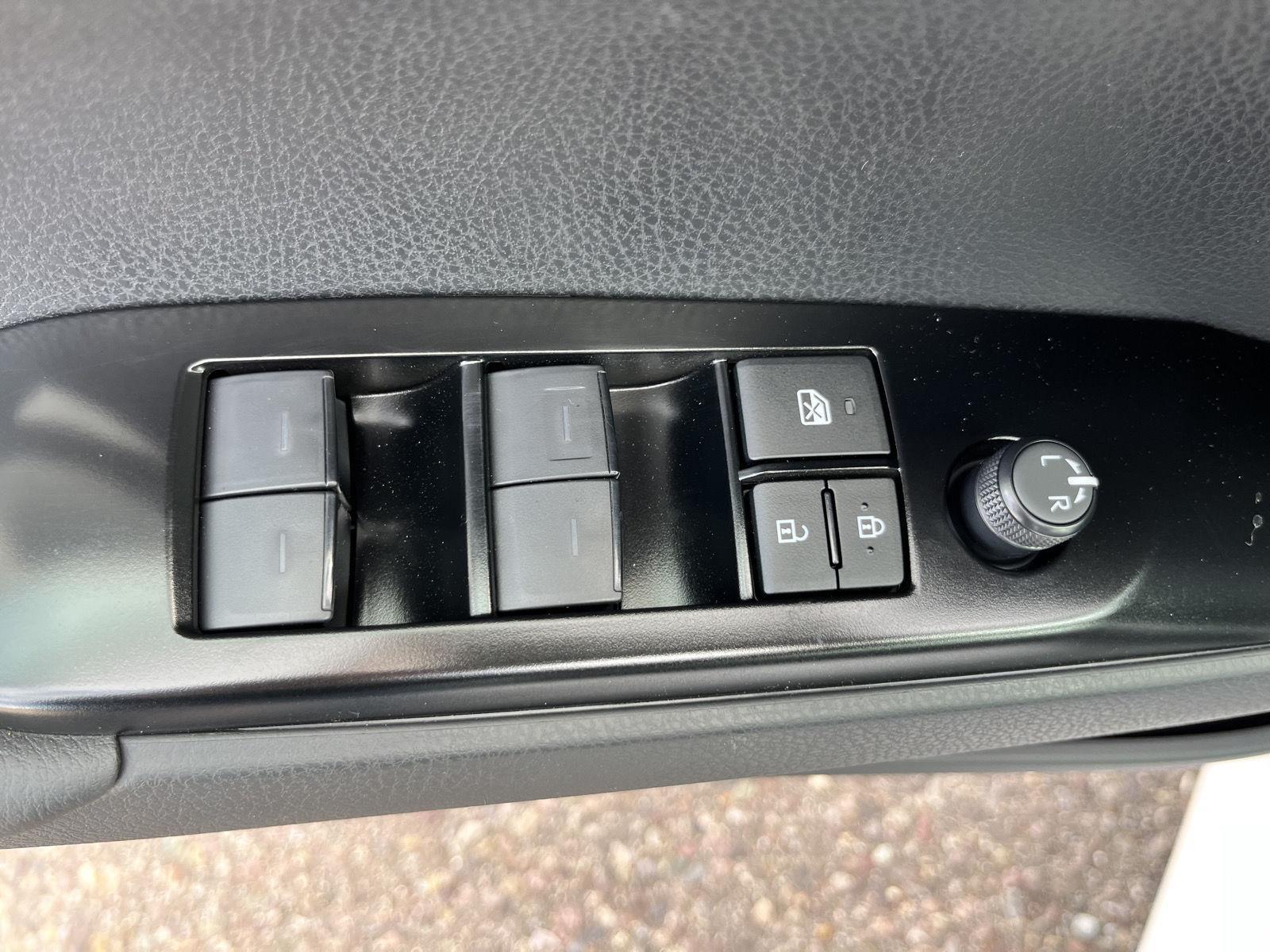 2025 Toyota Camry LE photo 16