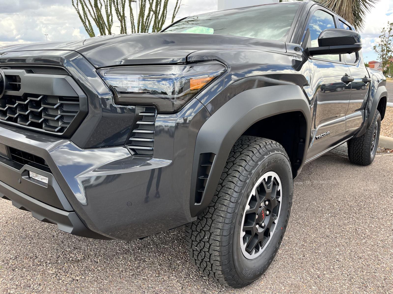 2025 Toyota Tacoma TRD Off-Road Double Cab photo 9