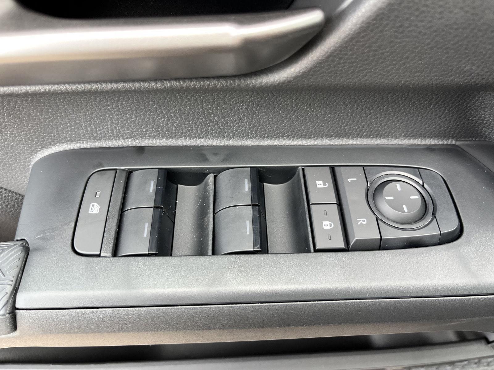 2025 Toyota Tacoma TRD Off-Road Double Cab photo 16
