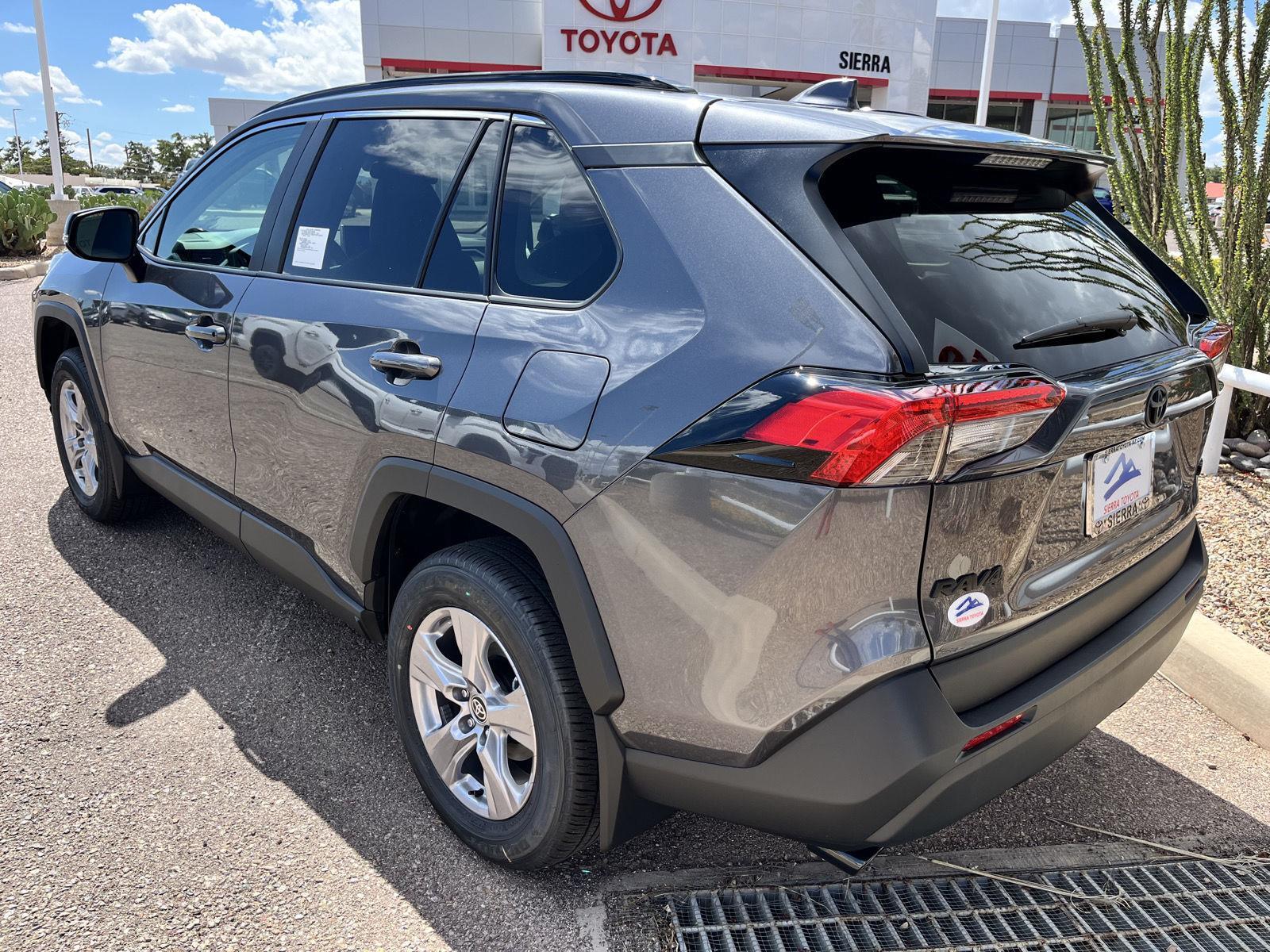 2025 Toyota RAV4 XLE photo 3