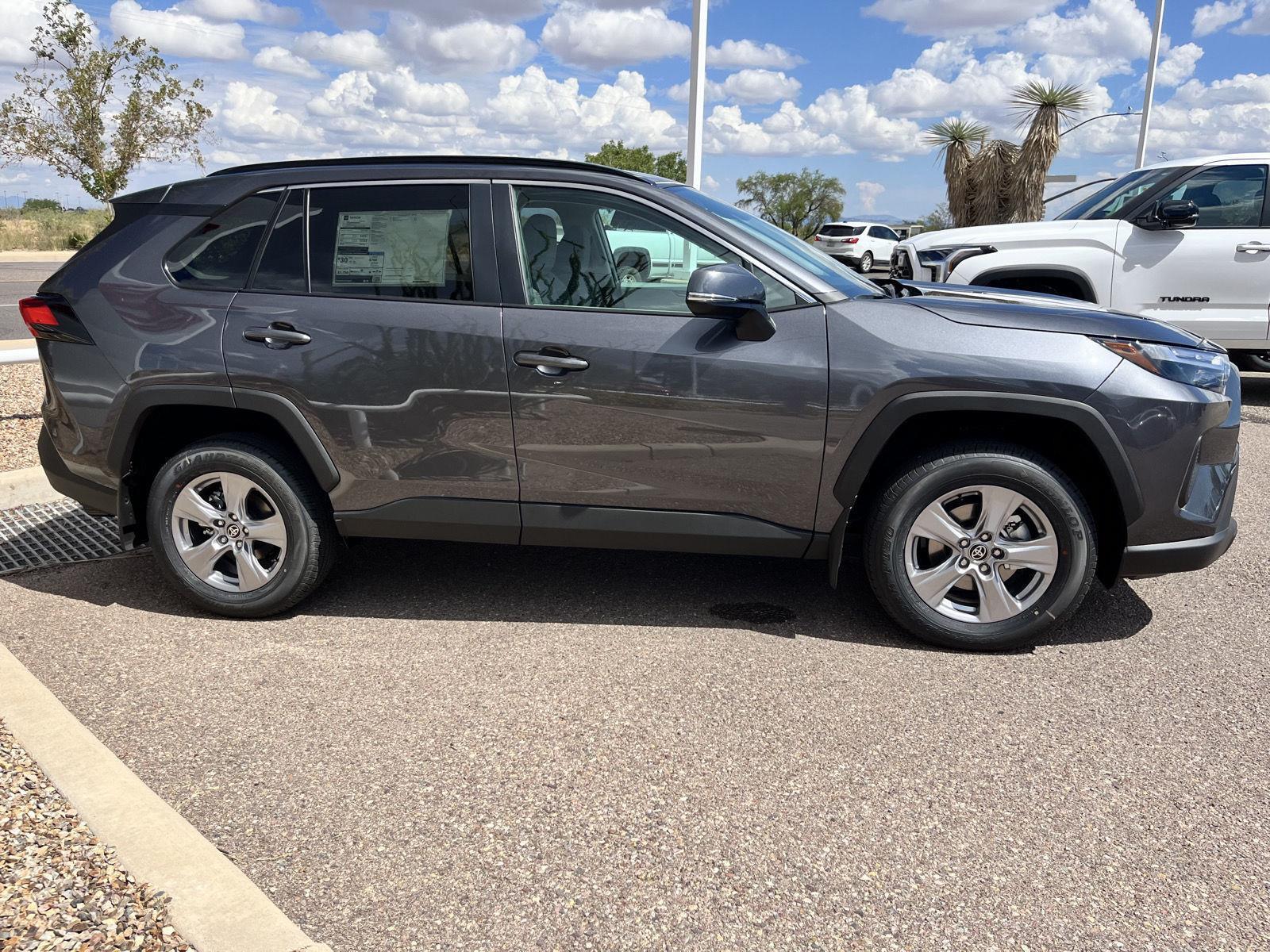 2025 Toyota RAV4 XLE photo 6