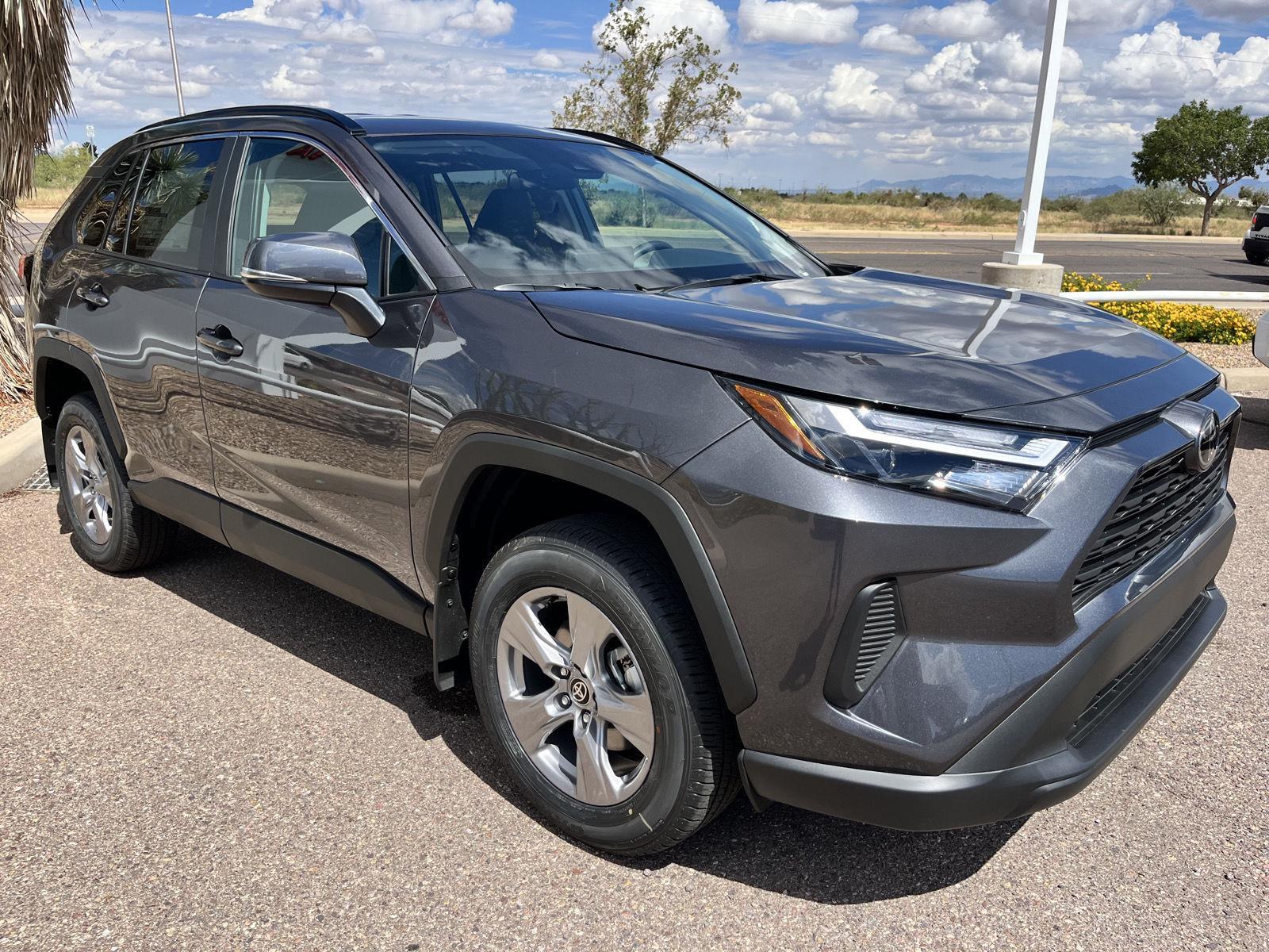 2025 Toyota RAV4 XLE photo 7