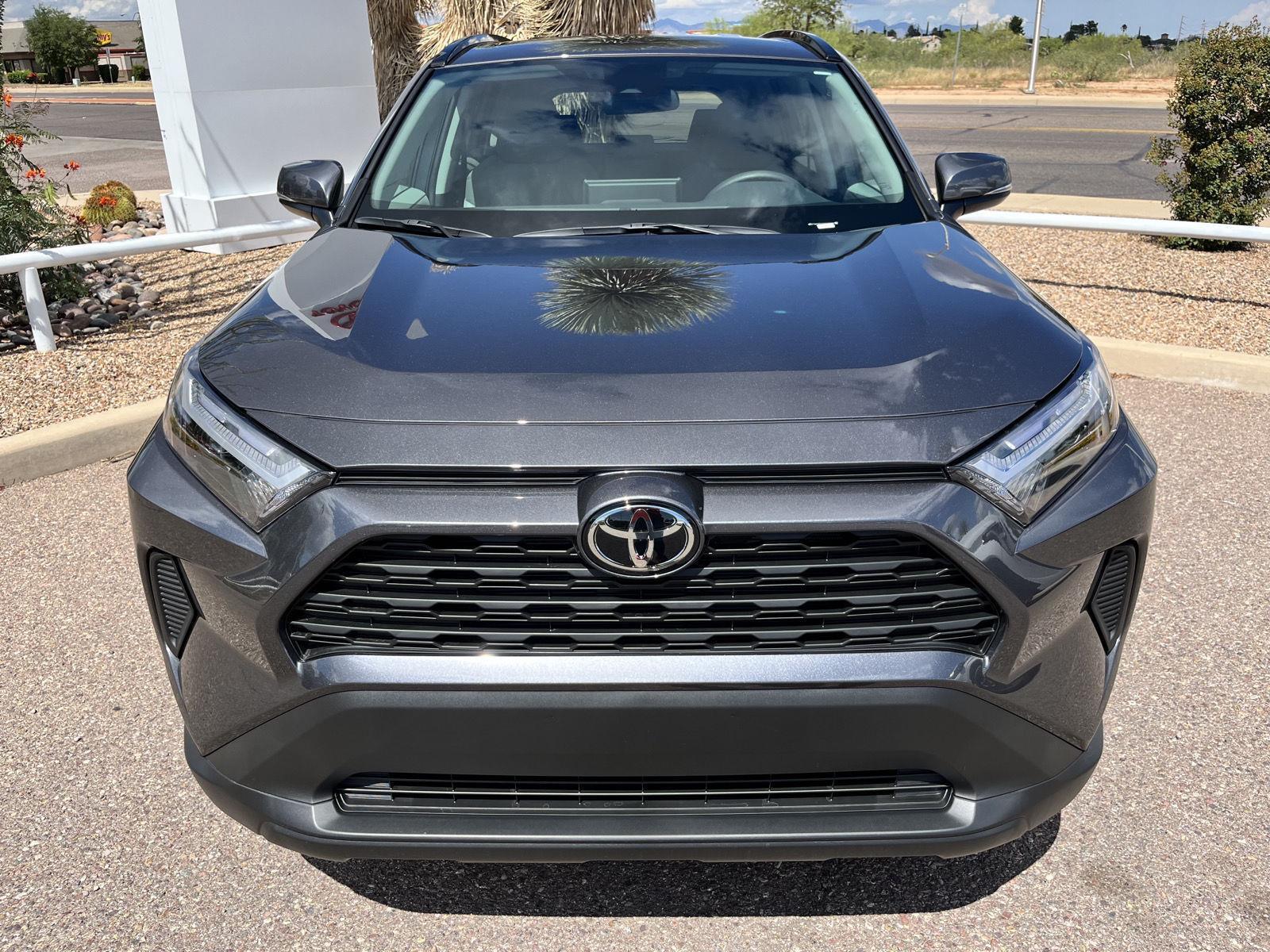 2025 Toyota RAV4 XLE photo 8
