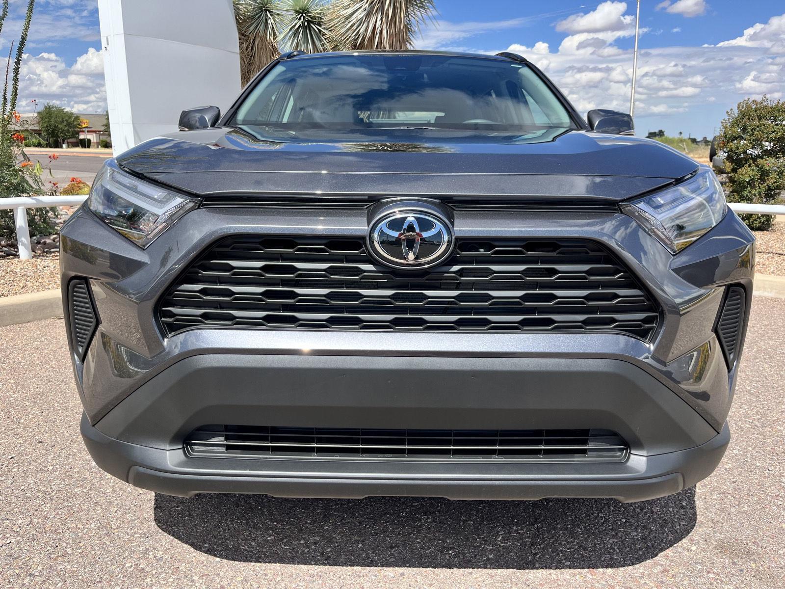 2025 Toyota RAV4 XLE photo 9