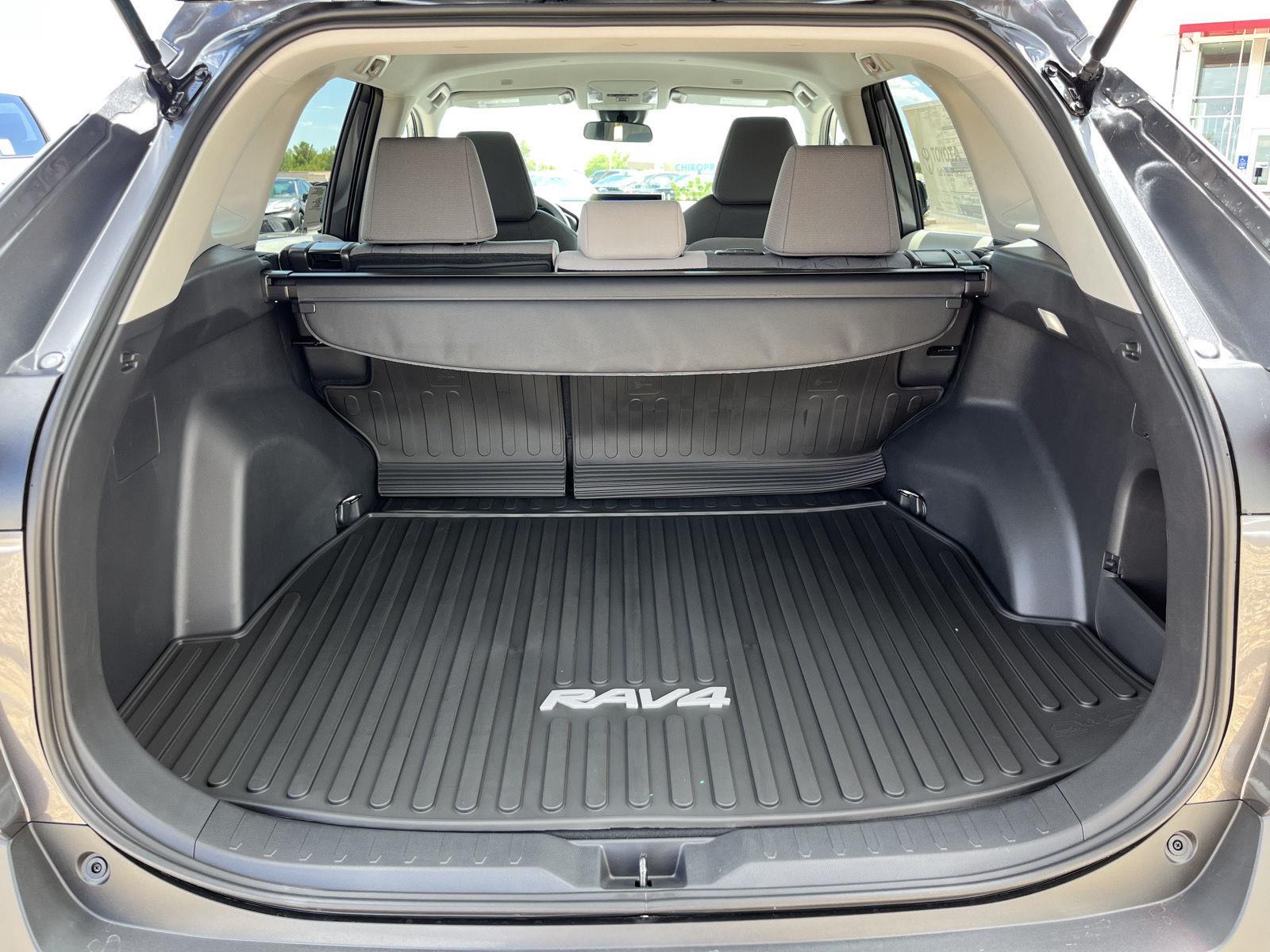 2025 Toyota RAV4 XLE photo 12