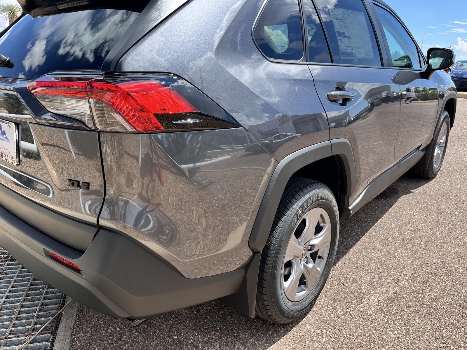 2025 Toyota RAV4 XLE photo 13