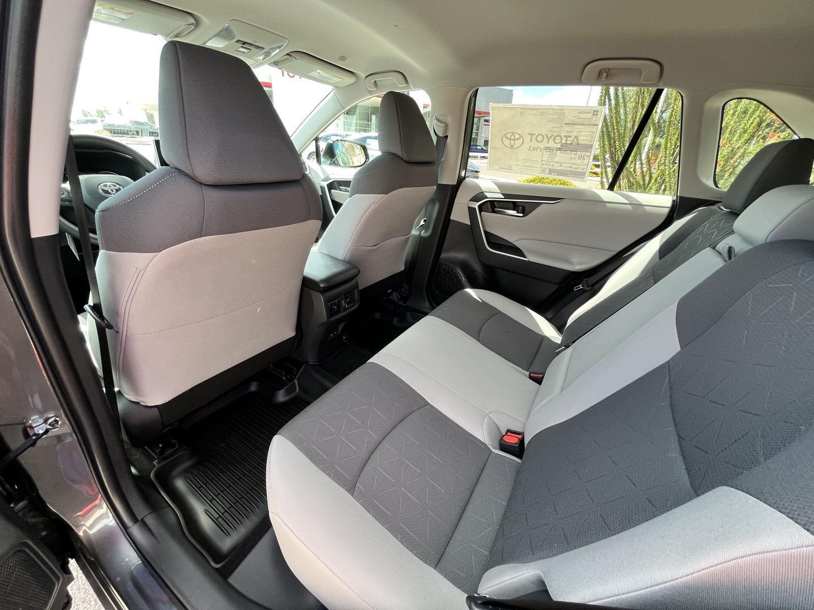 2025 Toyota RAV4 XLE photo 19