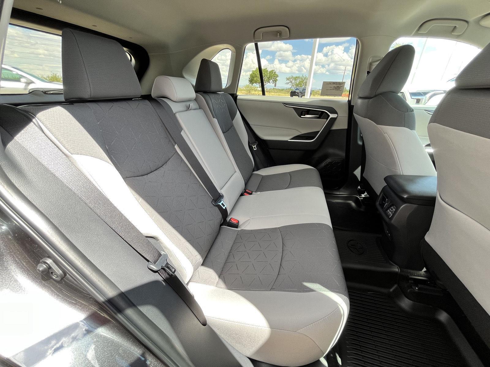 2025 Toyota RAV4 XLE photo 20