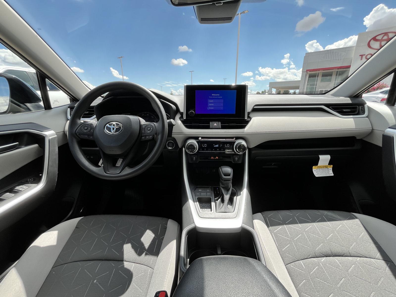 2025 Toyota RAV4 XLE photo 21