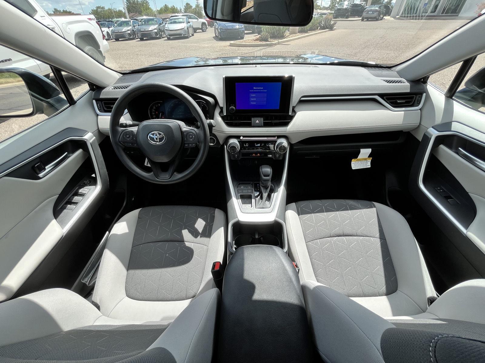2025 Toyota RAV4 XLE photo 22