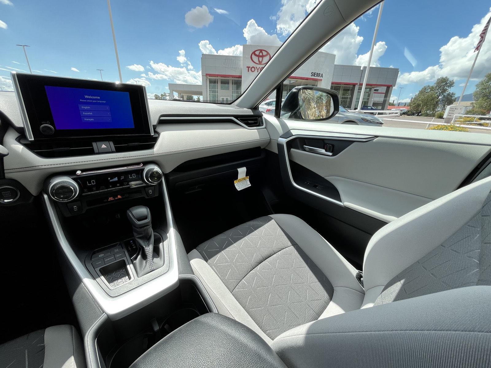 2025 Toyota RAV4 XLE photo 24