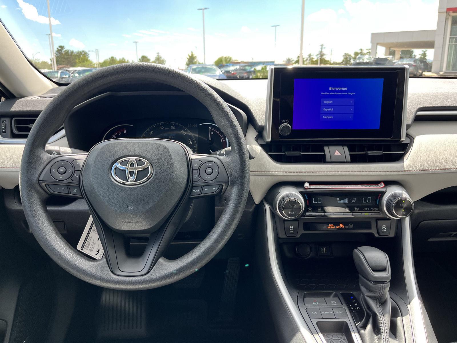 2025 Toyota RAV4 XLE photo 25