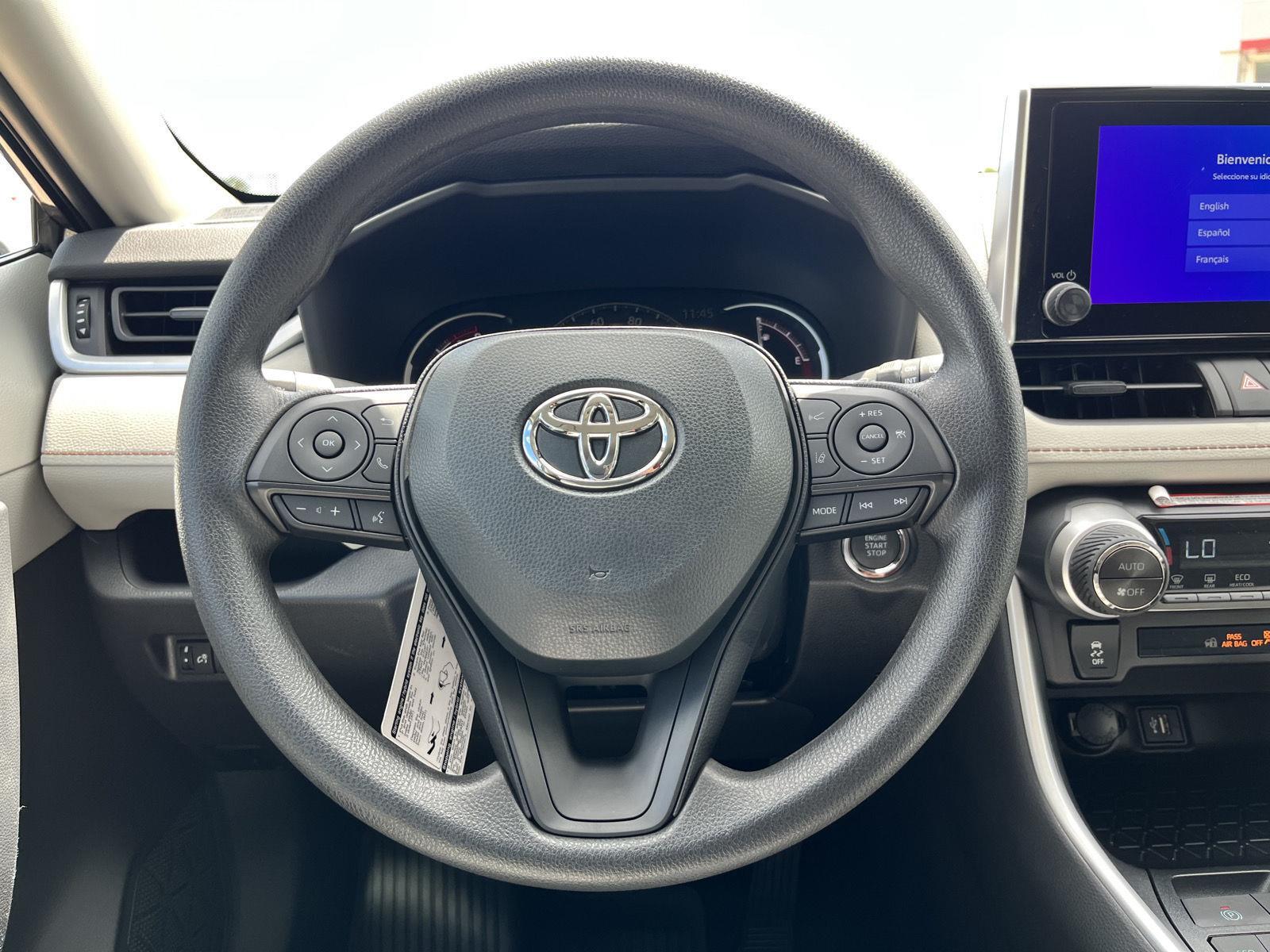 2025 Toyota RAV4 XLE photo 26