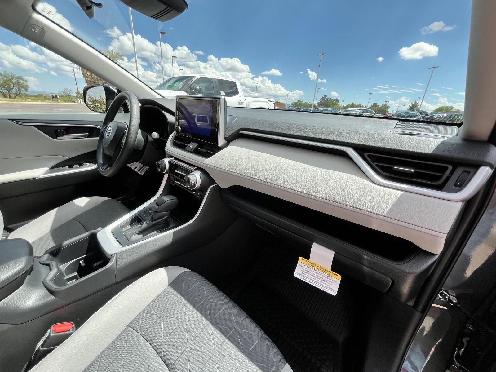 2025 Toyota RAV4 XLE photo 30