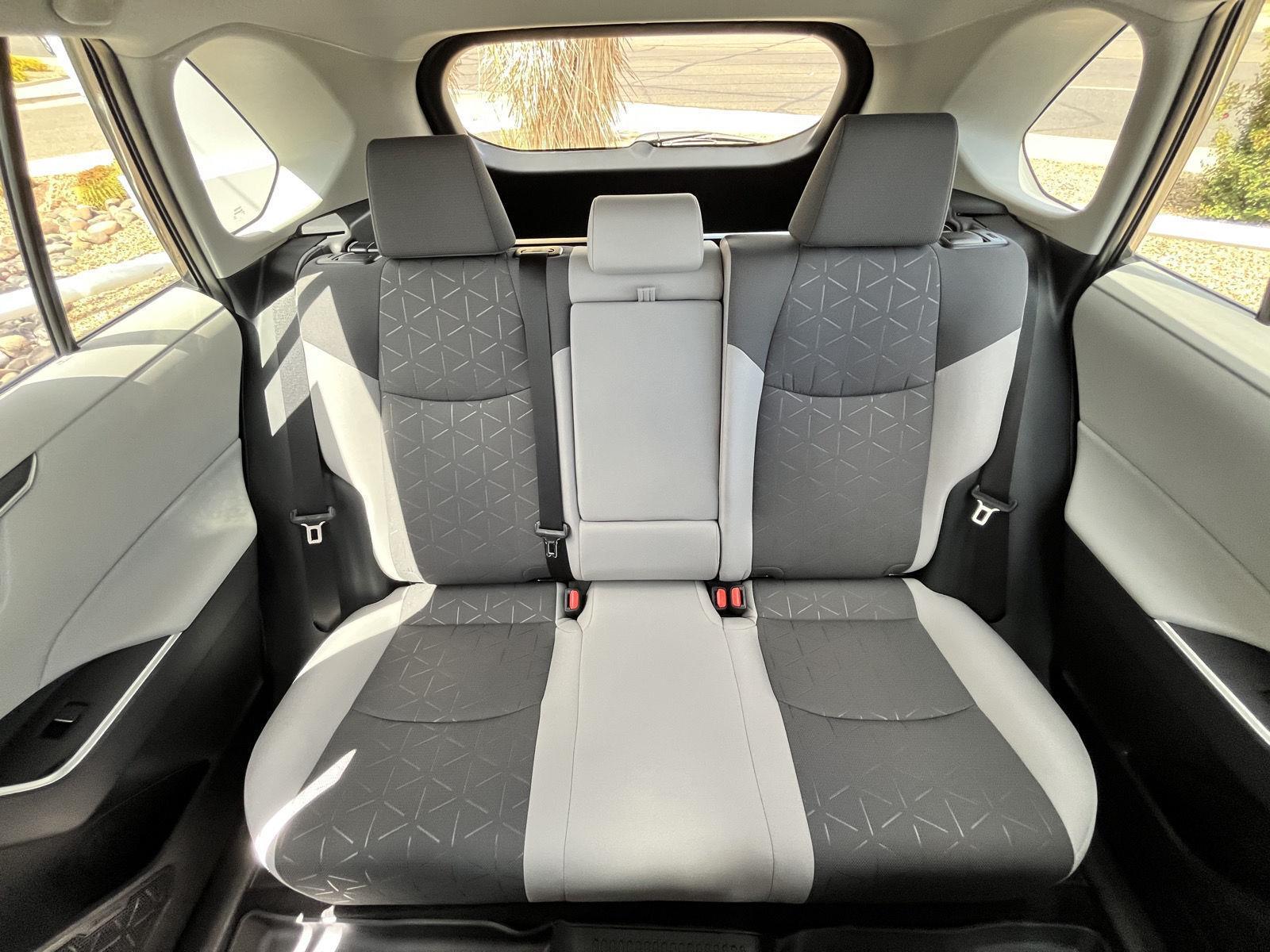 2025 Toyota RAV4 XLE photo 31