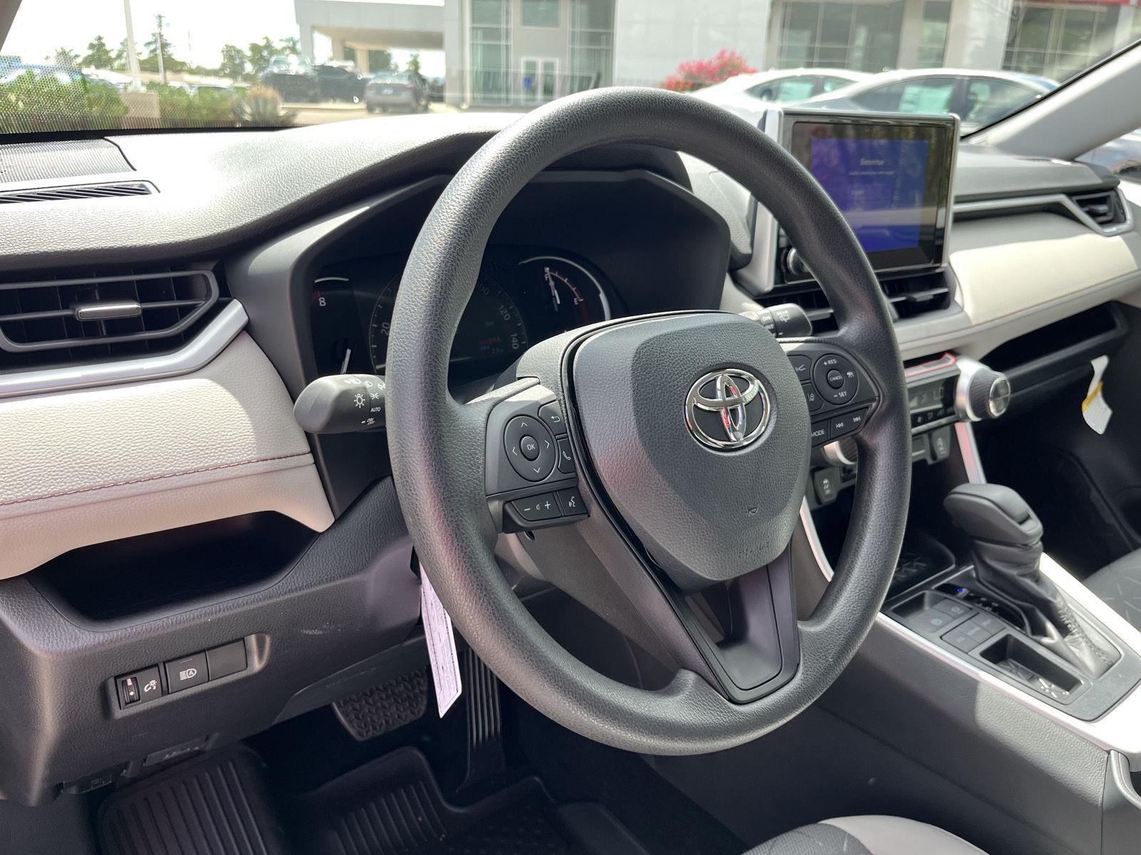 2025 Toyota RAV4 XLE photo 34