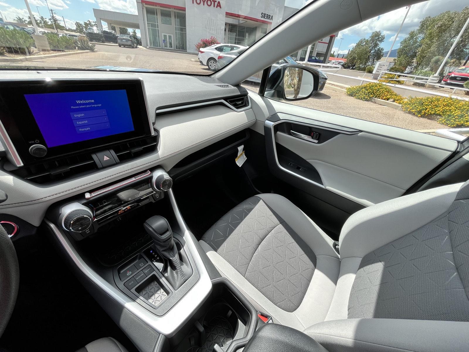 2025 Toyota RAV4 XLE photo 35