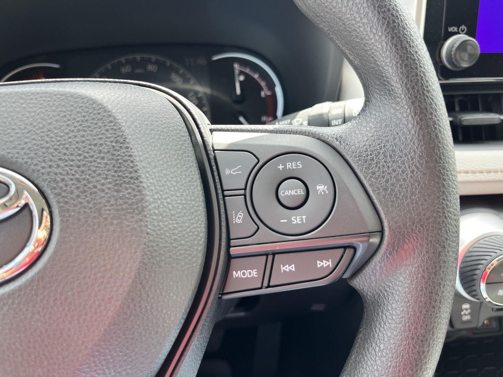 2025 Toyota RAV4 XLE photo 37