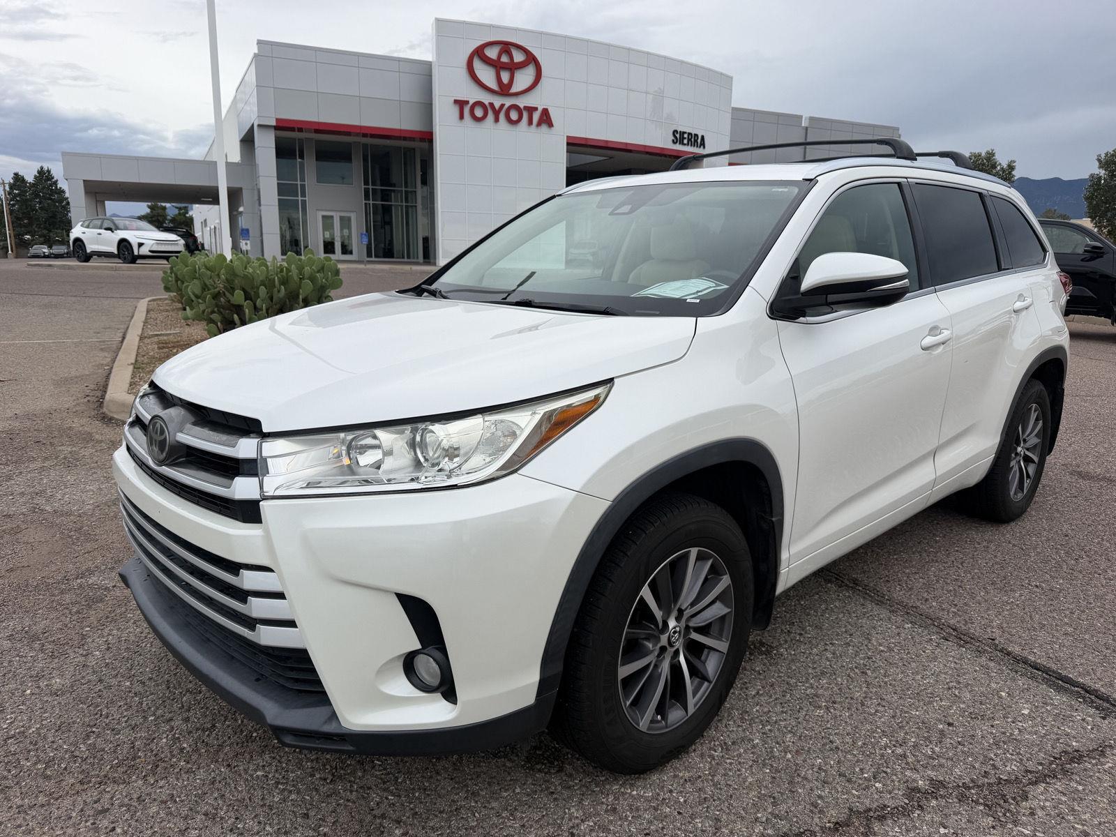 White (Blizzard Pearl) 2017 Toyota Highlander SUV / Crossover Front-Wheel Drive Automatic