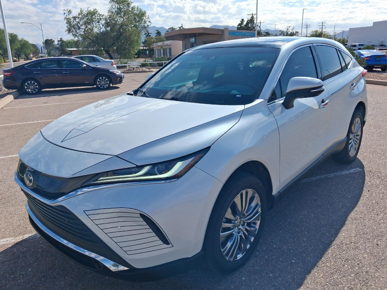 White (Wind Chill Pearl) 2024 Toyota Venza SUV / Crossover All-Wheel Drive Continuously Variable Transmission