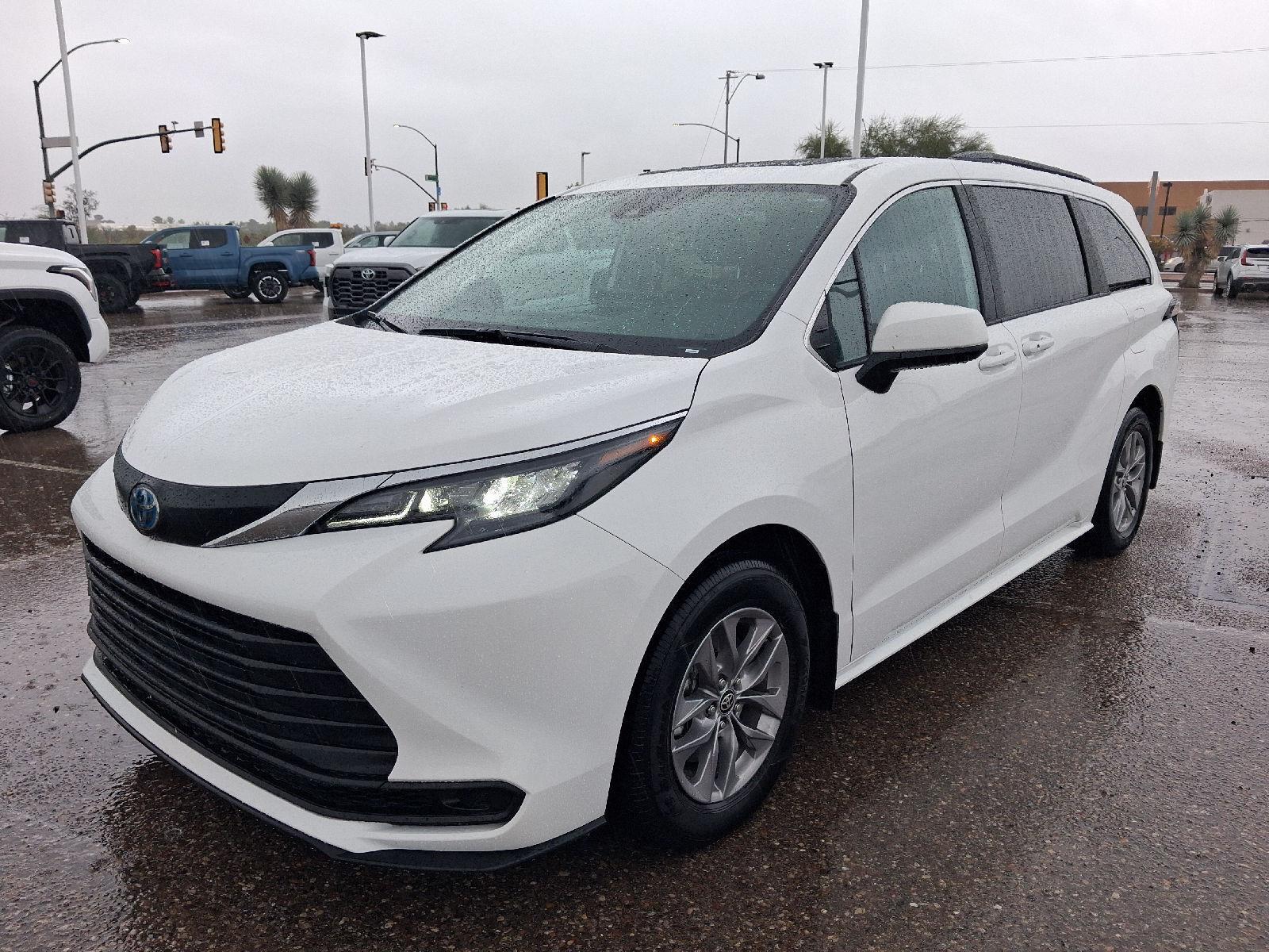 Ice Cap 2025 Toyota Sienna Minivan Front-Wheel Drive Continuously Variable Transmission