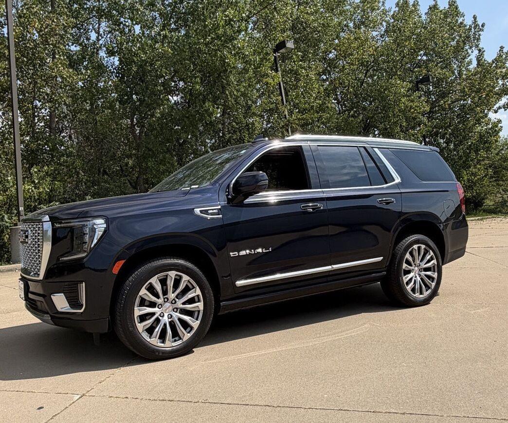 Midnight Blue Metallic 2021 GMC Yukon SUV / Crossover Four-Wheel Drive Automatic