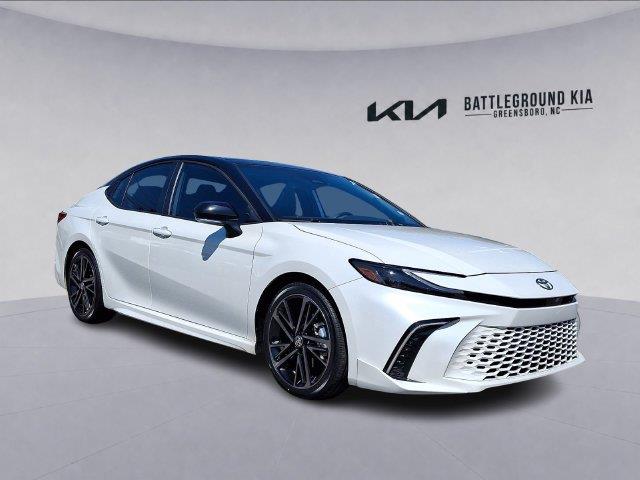 Wind Chill Pearl w/Midnight Black Metallic Roof 2025 Toyota Camry Sedan Front-Wheel Drive Continuously Variable Transmission