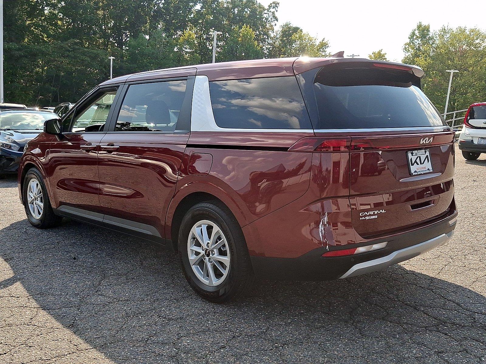 Used 2024 Kia CARNIVAL LX Van