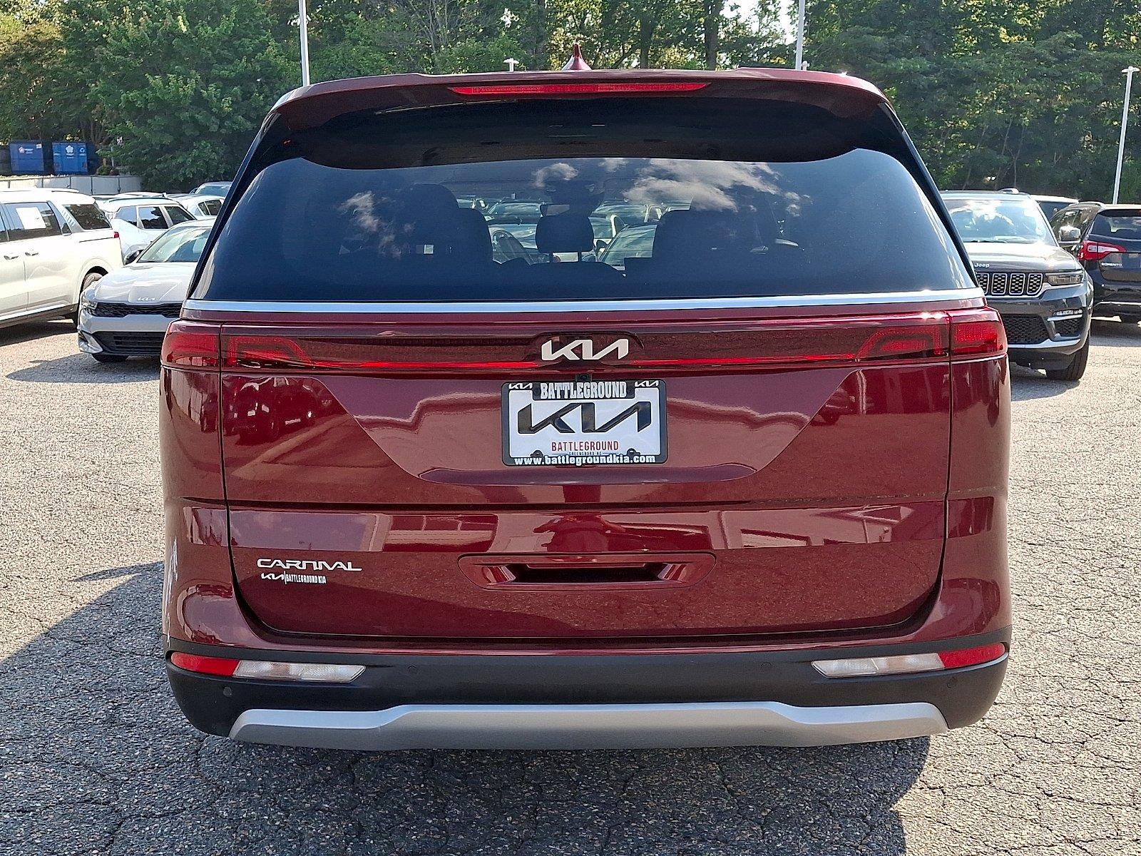 Used 2024 Kia CARNIVAL LX Van