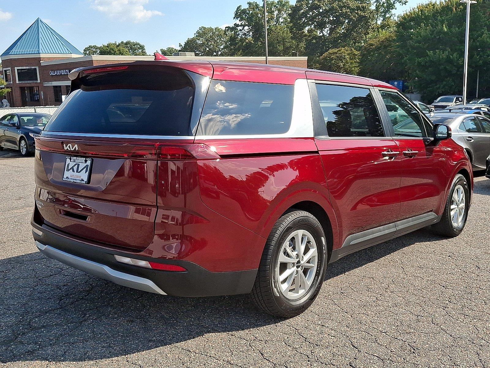 Used 2024 Kia CARNIVAL LX Van