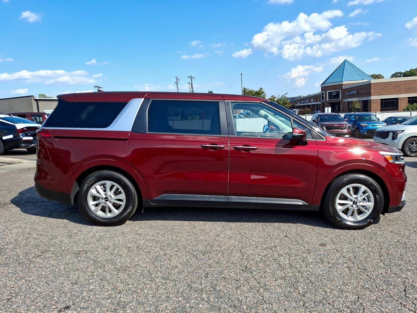 Used 2024 Kia CARNIVAL LX Van
