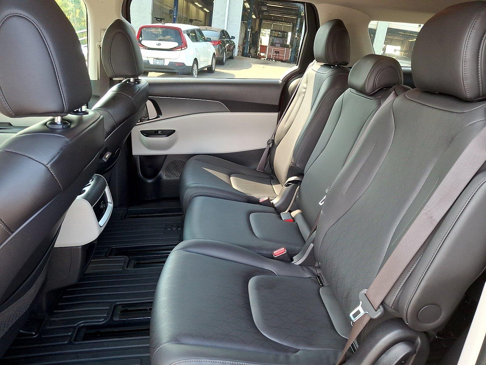 Used 2024 Kia CARNIVAL LX Van