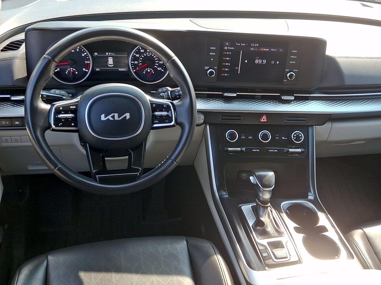 Used 2024 Kia CARNIVAL LX Van