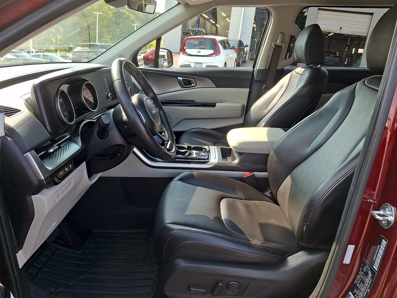 Used 2024 Kia CARNIVAL LX Van
